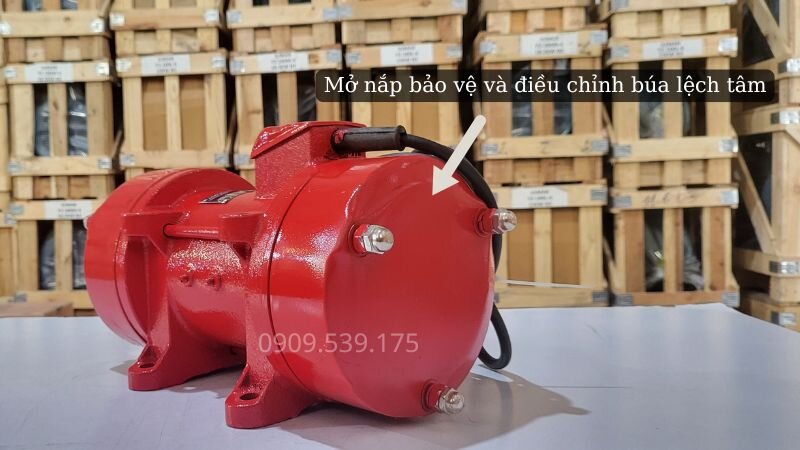 Điều chỉnh búa rung ở cả hai đầu đầm rung